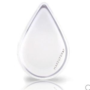 *NEW* Makeup Drop -silicone applicator